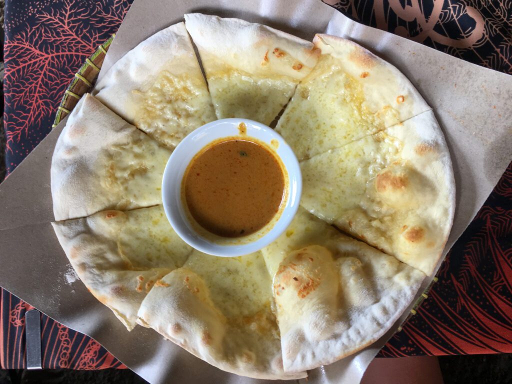 Naan, Chapati lub Roti Canai to jedna z potraw kuchni indyjskiej w malezji
