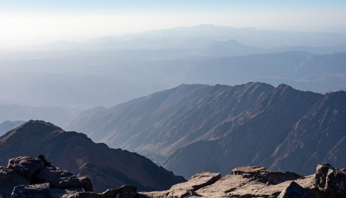 widok ze szczytu jabal toubkal