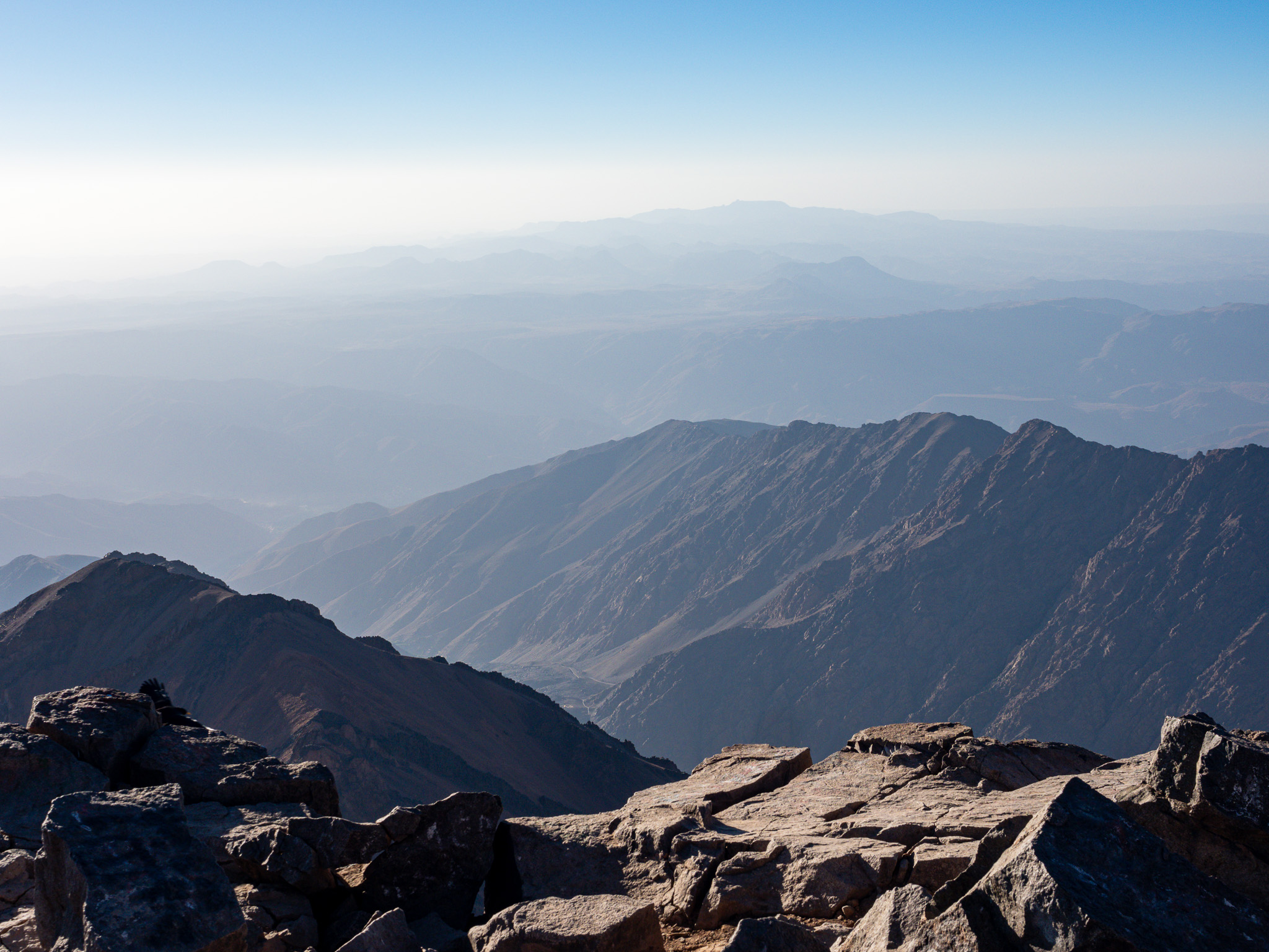 widok ze szczytu jabal toubkal